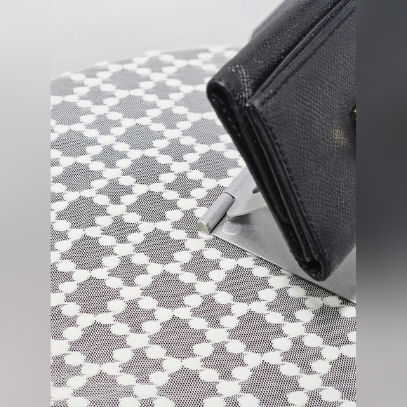 Chanel Leather Bifold wallet - Picture 3 of 13